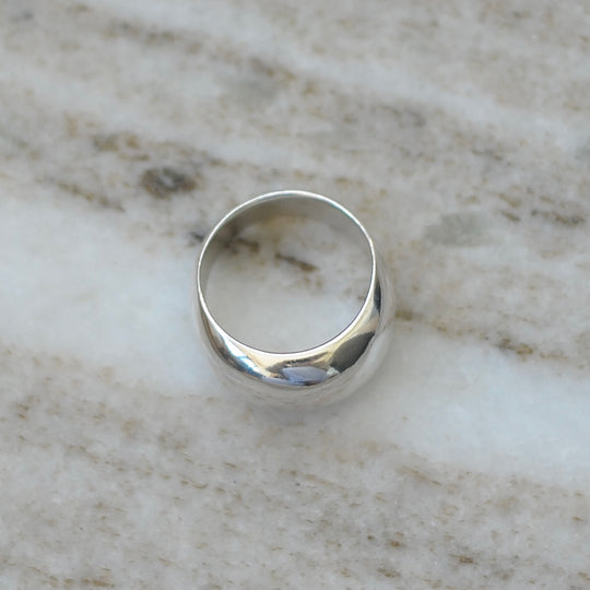 Minimal signet ring