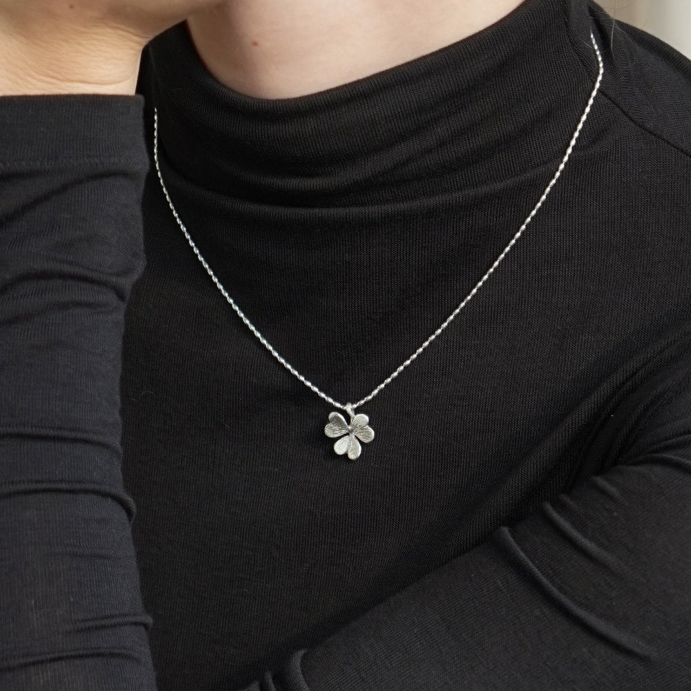Silver three-leaf clover necklace