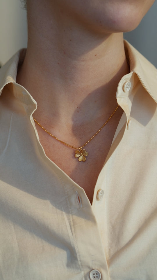 Gold-plated silver three-leaf clover necklace