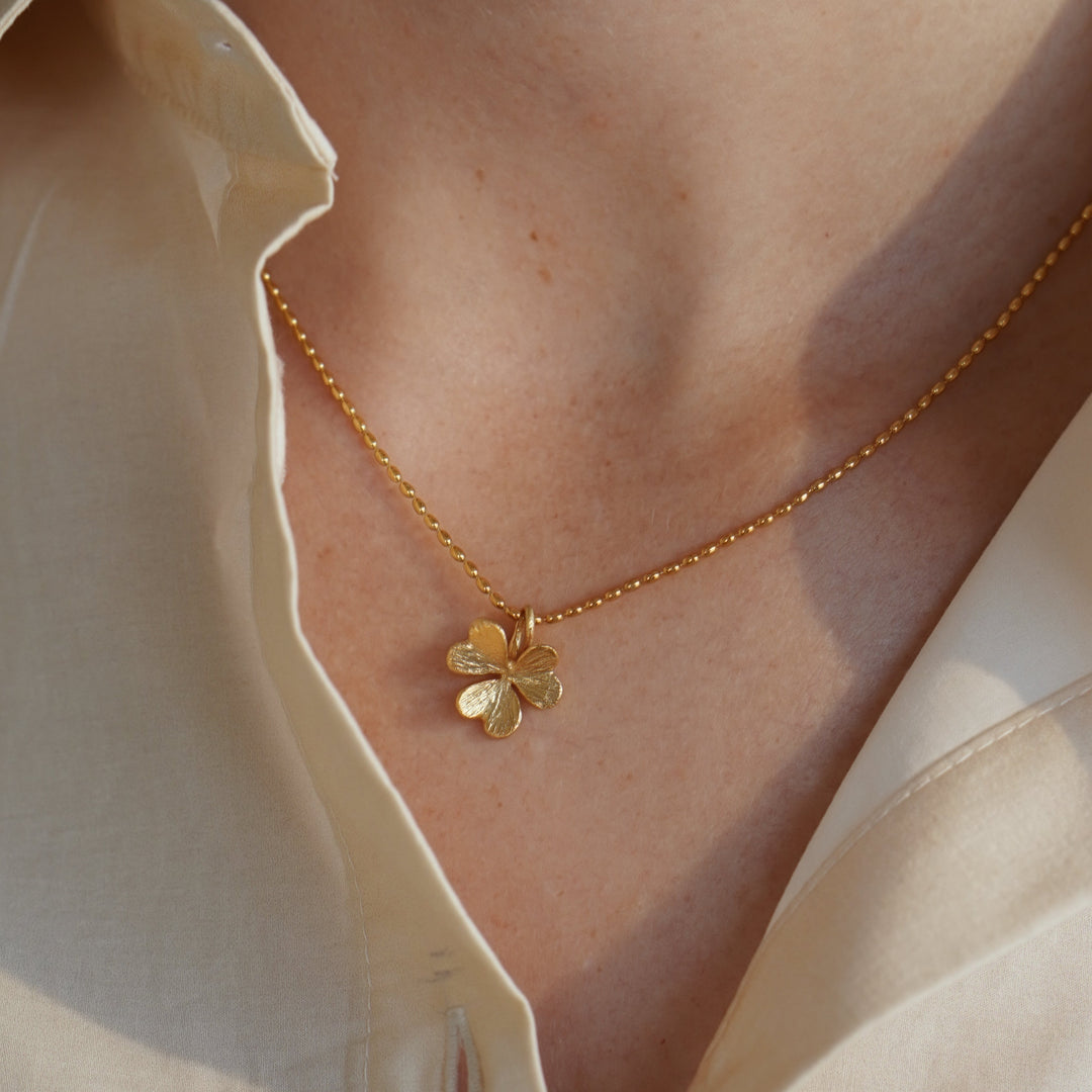 Gold-plated silver three-leaf clover necklace