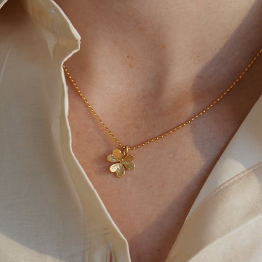 Gold-plated silver three-leaf clover necklace